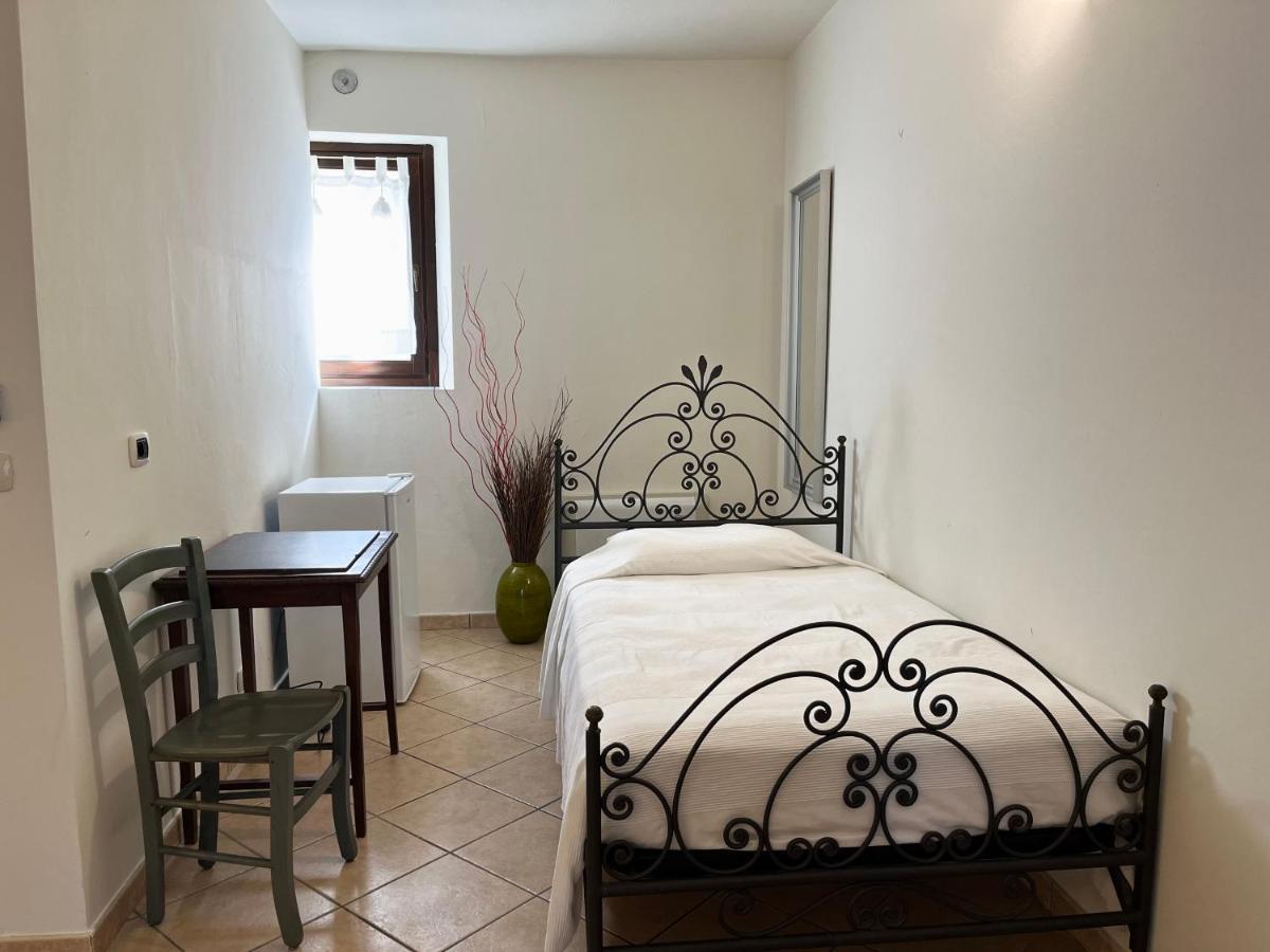 הוילה אסטי La Cascina Del Castello מראה חיצוני תמונה